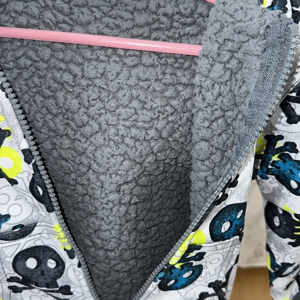 Sherpa Limed Skulls‎ zip Hoodie 3t